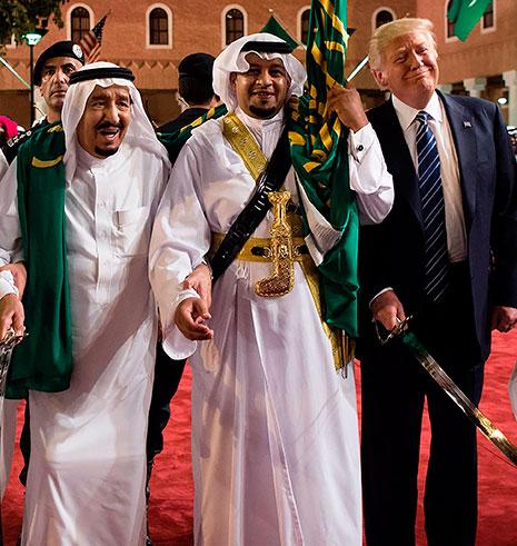 كاتب عربي حول ما حققهة ترامب : طارت الأمـوال وبقـيت الأوضاع على حـالها